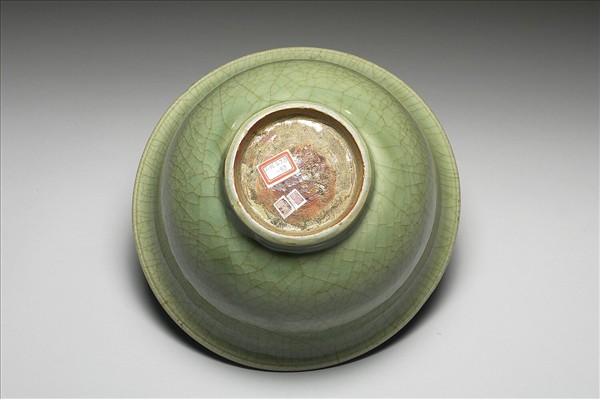 龍泉窯 青瓷花卉紋碗