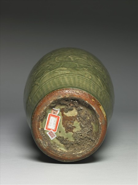 龍泉窯 青瓷劃花牡丹紋橄欖瓶