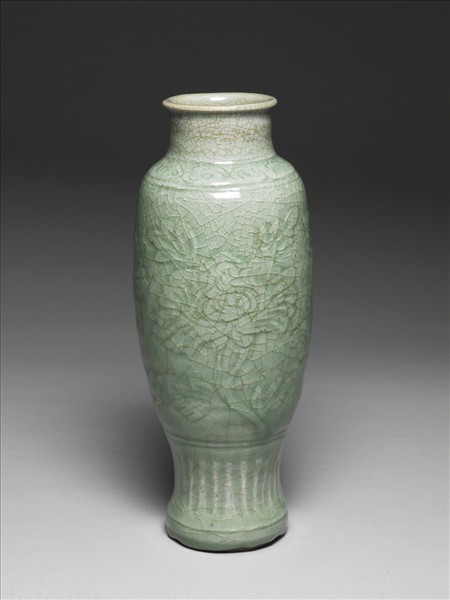 龍泉窯 青瓷花卉紋瓶
