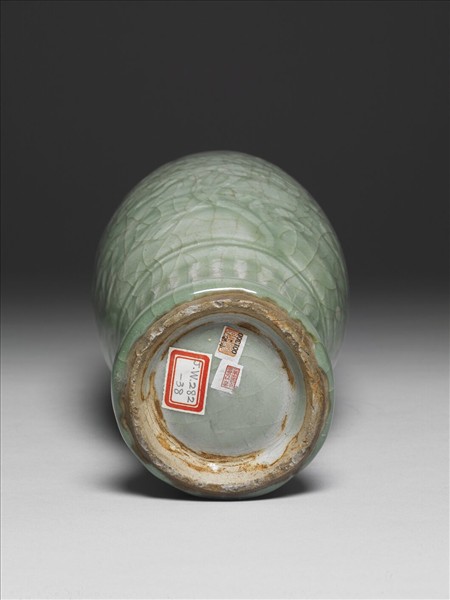 龍泉窯 青瓷花卉紋瓶