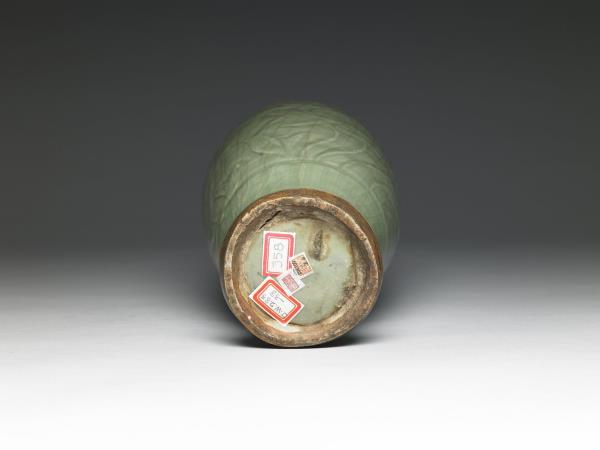 龍泉窯 青瓷刻花荷花紋燈籠瓶