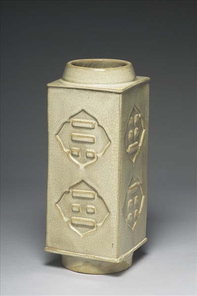 石灣窯 白瓷八卦蓍草紋瓶