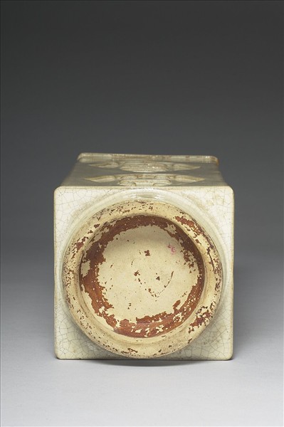 石灣窯 白瓷八卦蓍草紋瓶