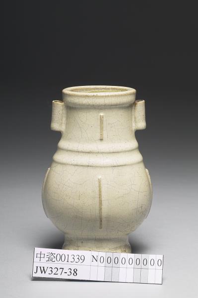 石灣窯月白釉貫耳出戟瓶- 故宮