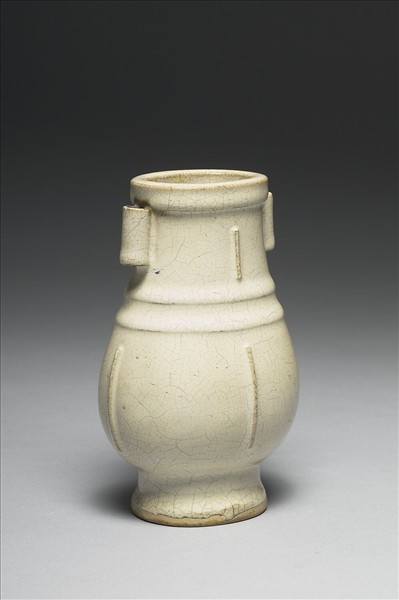 石灣窯 月白釉貫耳出戟瓶