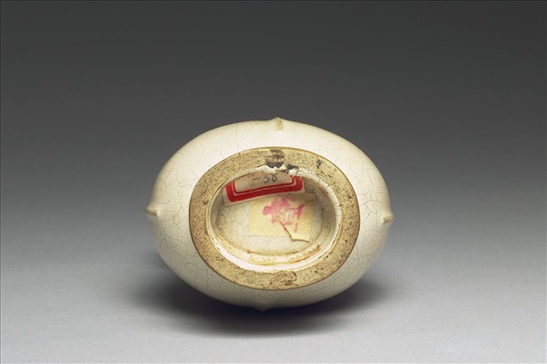 石灣窯 月白釉貫耳出戟瓶