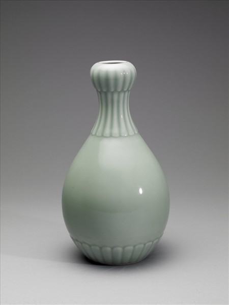 冬青釉蒜頭瓶