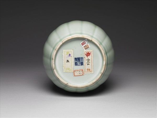 青瓷瓜瓣蒜頭瓶