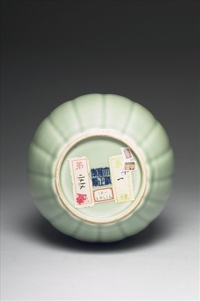 青瓷瓜瓣蒜頭瓶