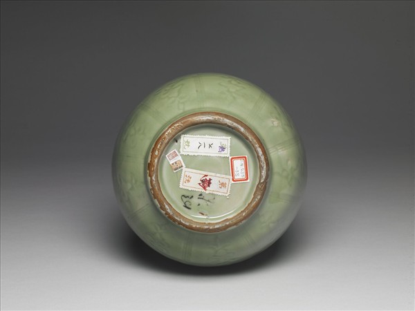 龍泉窯 青瓷劃花花卉紋玉壺春瓶