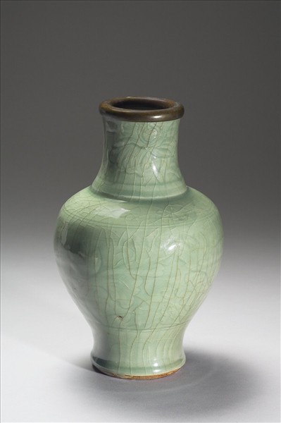 龍泉窯 青瓷劃花蓮花紋瓶