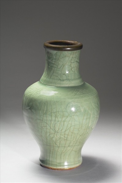 龍泉窯 青瓷劃花蓮花紋瓶