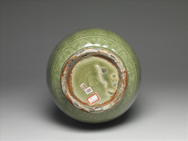 龍泉窯 青瓷劃花雙耳瓶