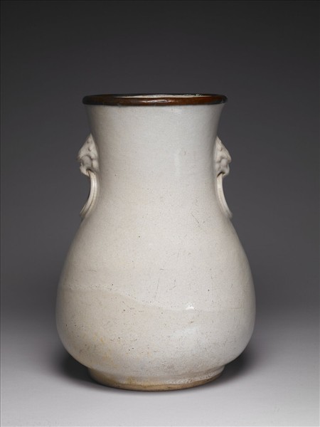 石灣窯 白瓷鋪首銜環尊