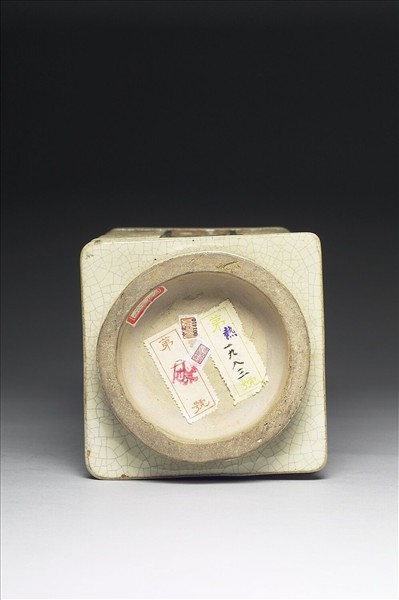 石灣窯 白釉琮式瓶