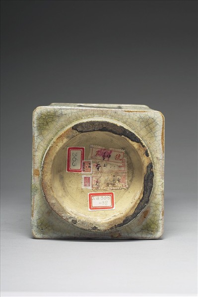 石灣窯 白釉琮式瓶