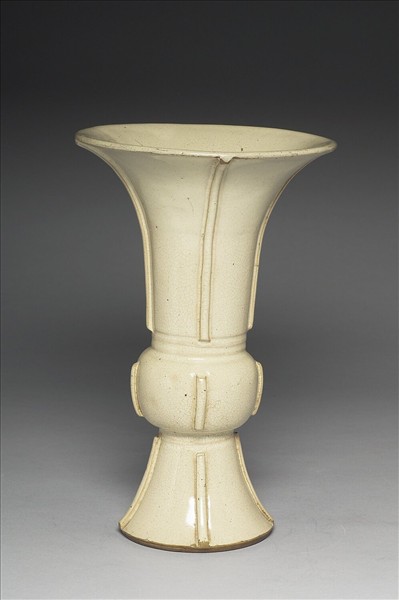 石灣窯 月白釉出戟觚