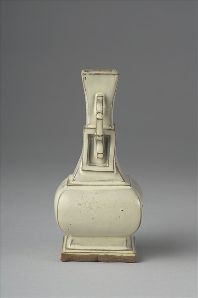 紫砂月白釉雙耳暗環瓶