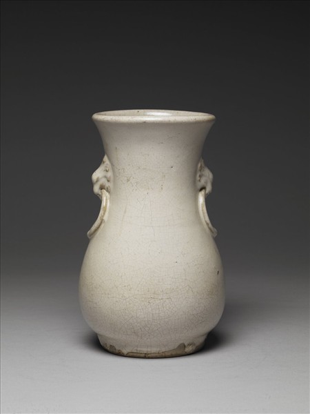 石灣窯 白瓷獸耳暗環瓶