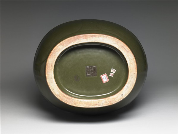 茶葉末釉獸耳弦紋尊