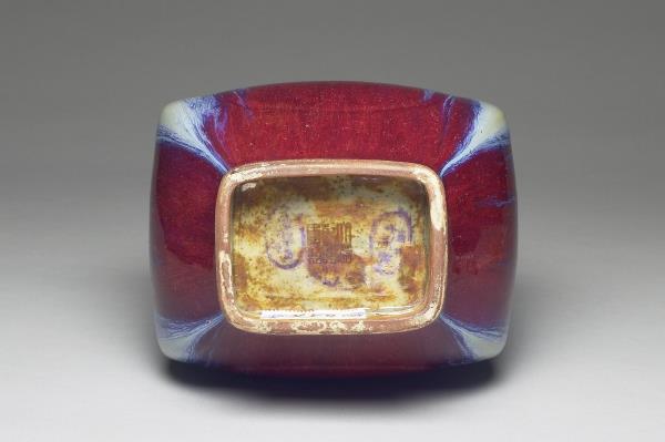 爐鈞釉貫耳杏葉四方瓶