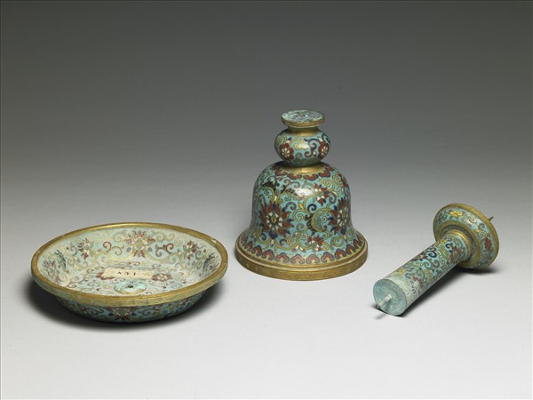 掐絲琺瑯燭台（五供）