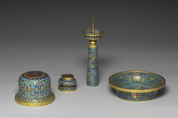 掐絲琺瑯燭台（五供）