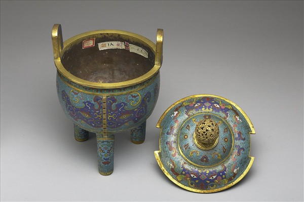 掐絲琺瑯三足鼎