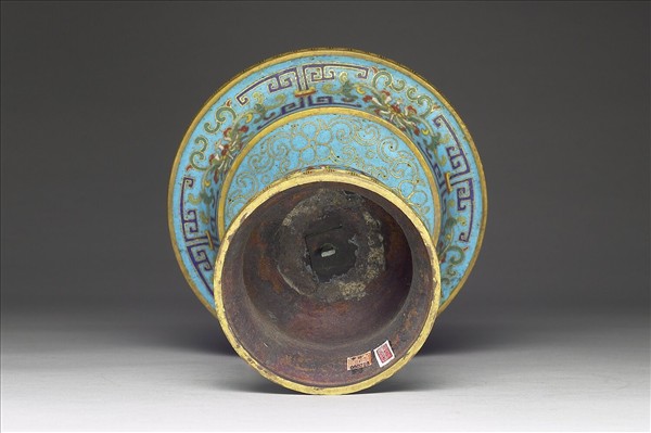 掐絲琺瑯燭台（五供）