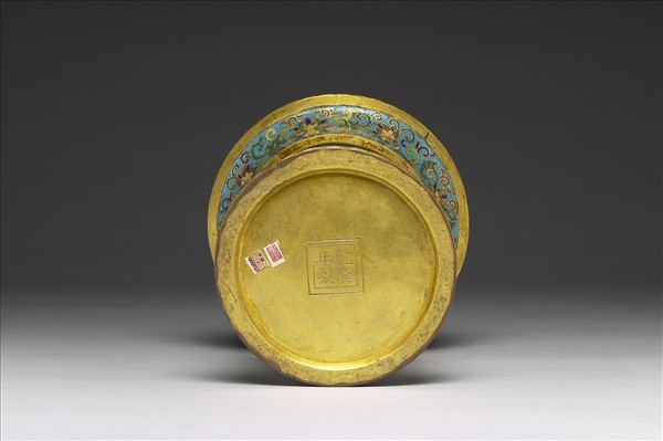 掐絲琺瑯燭台(五供)