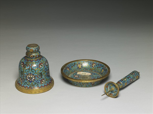 掐絲琺瑯燭台(五供)