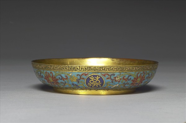 掐絲琺瑯萬壽無疆花卉紋碟