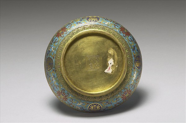 掐絲琺瑯萬壽無疆花卉紋碟