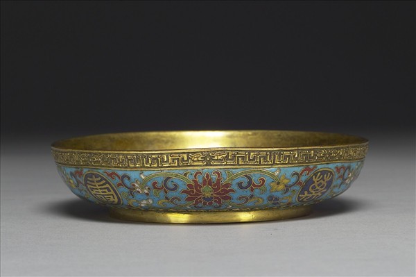 掐絲琺瑯萬壽無疆花卉紋碟