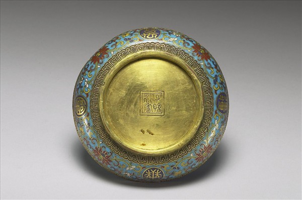 掐絲琺瑯萬壽無疆花卉紋碟