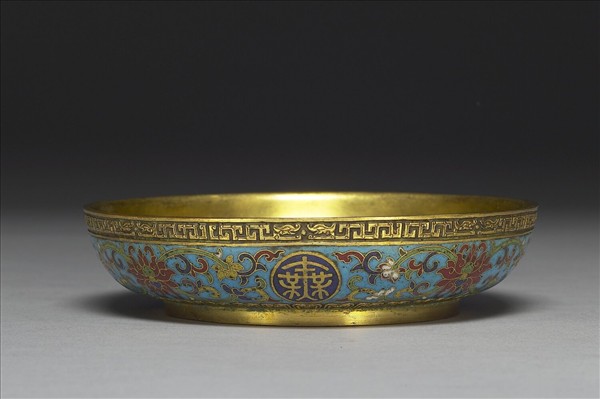 掐絲琺瑯萬壽無疆花卉紋碟