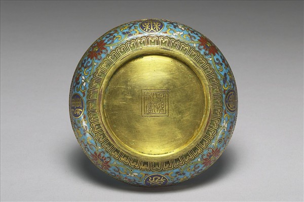 掐絲琺瑯萬壽無疆花卉紋碟