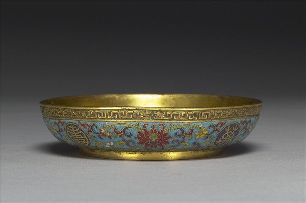 掐絲琺瑯萬壽無疆花卉紋碟