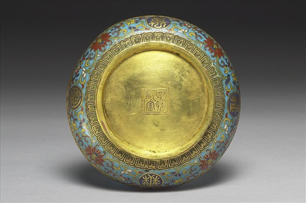 掐絲琺瑯萬壽無疆花卉紋碟