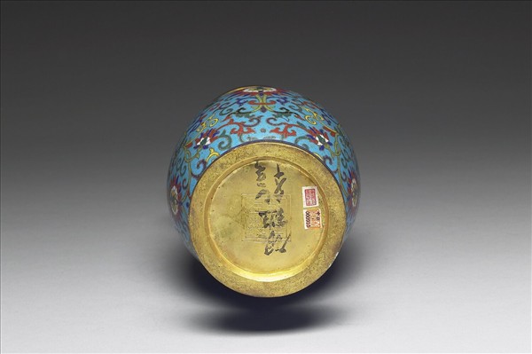 掐絲琺瑯瓶（五供）