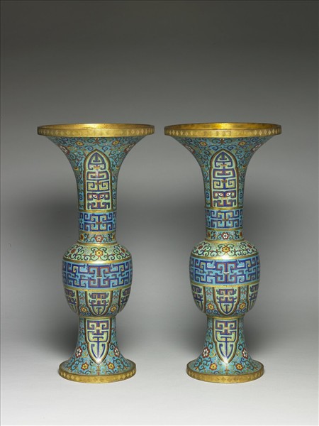 掐絲琺瑯觚形瓶(五供)