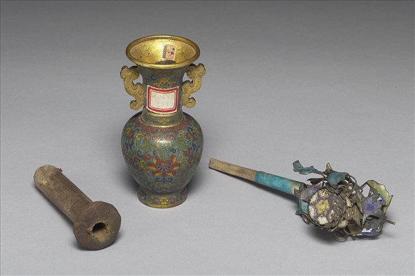 掐絲琺瑯瓶（五供）