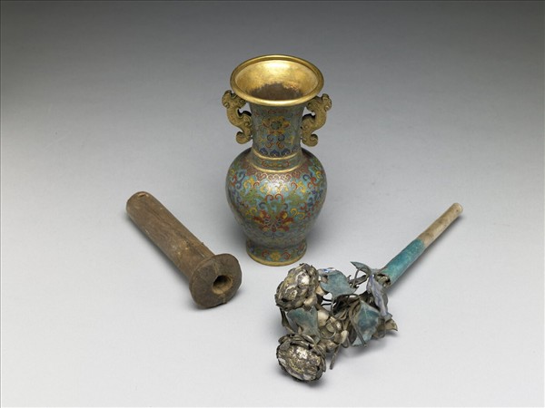 掐絲琺瑯瓶（五供）