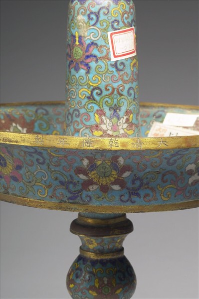 掐絲琺瑯燭台