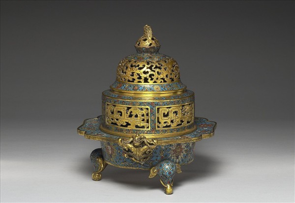 掐絲琺瑯螭耳爐