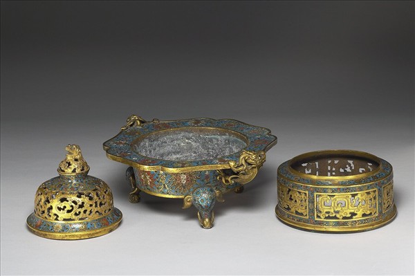 掐絲琺瑯螭耳爐