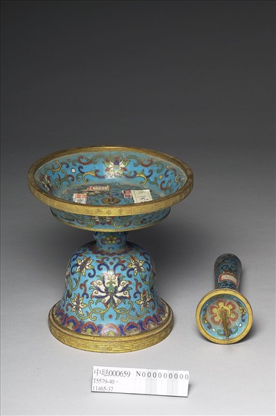 掐絲琺瑯燭台（五供）