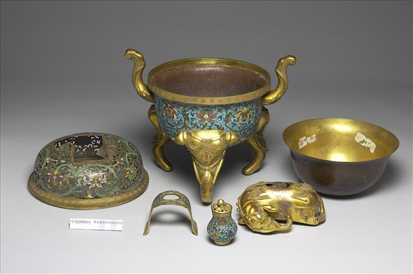 掐絲琺瑯鼎式爐