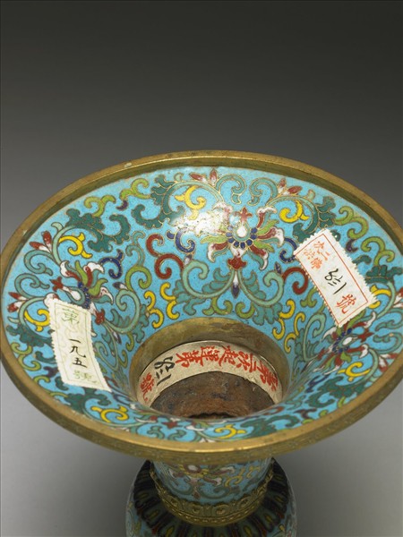 琺瑯觚形瓶（五供）