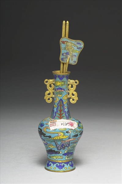 掐絲琺瑯螭耳瓶